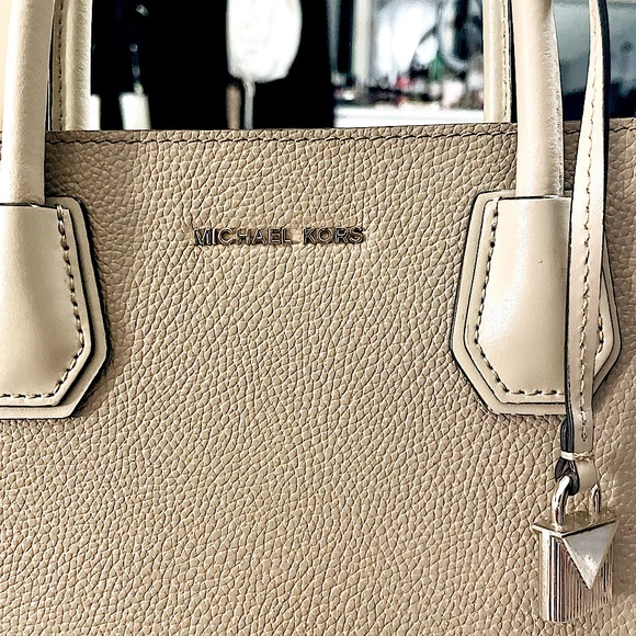 SOLD ‼️ Michael Kors tote bag 👜🤎 - Picture 4 of 5